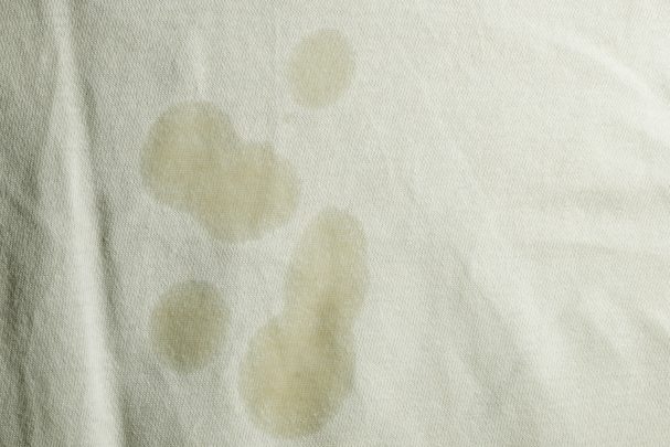 Hack: how to remove an oil stain within minutes