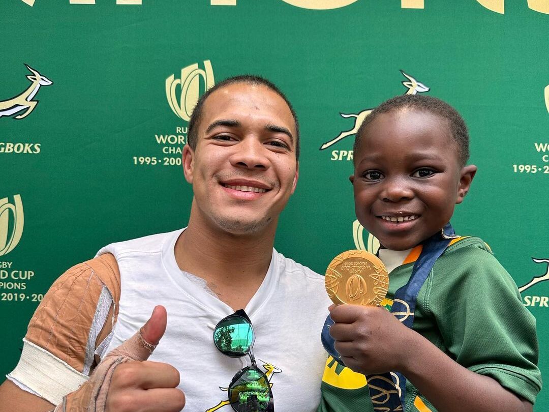 WATCH Cheslin Kolbe gifts 6 year old fan with his World Cup